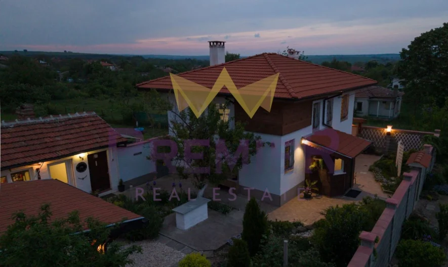 HAUS IM DORF DYULEVO – MEHR ALS 200 M² FUNKTIONALE FLÄCHEN -  - snimka 16 - Imoti Premier
