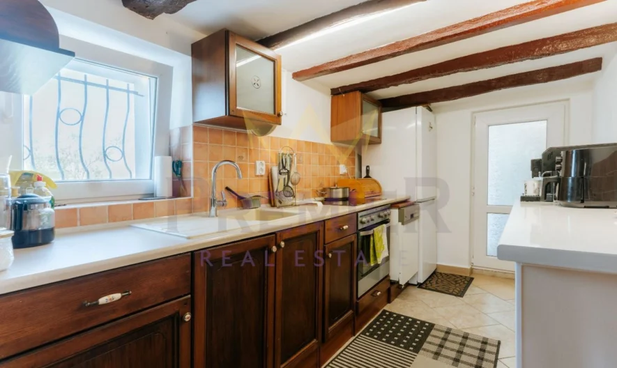 HAUS IM DORF DYULEVO – MEHR ALS 200 M² FUNKTIONALE FLÄCHEN -  - snimka 4 - Imoti Premier