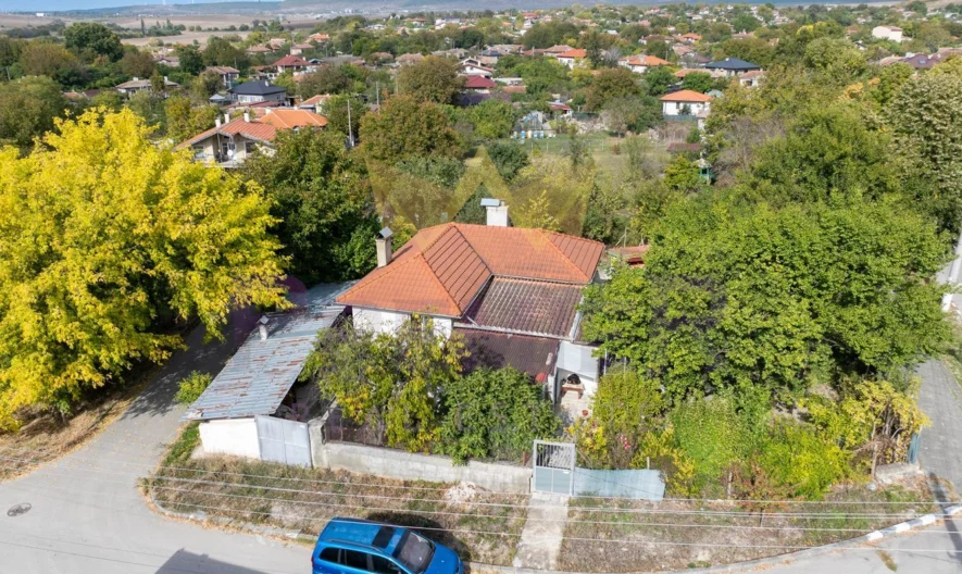 Haus im Herzen des Dorfes Tschernewo, Region Warna - - snimka 18 - Imoti Premier