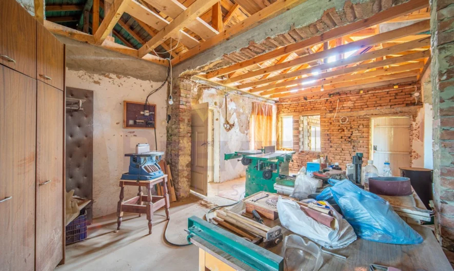 Haus mit einer Fläche von 140 m², Hof von 2000 m² und drei Nebengebäuden mit einer Fläche von 29 m², 20 m² und 17 m². -  - snimka 6 - Imoti Premier