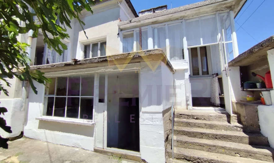 Haus mit großem Potenzial im Dorf Ustrem, Gemeinde Topolovgrad -  - snimka 1 - Imoti Premier