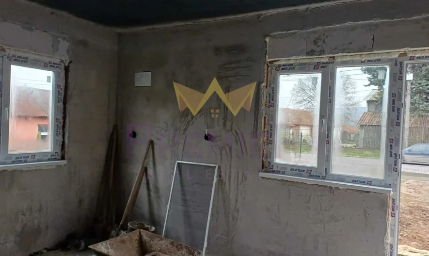 Haus mit großzügigem Grundstück und hervorragender Lage in der Stadt Dolni Chiflik, Provinz Varna -  - snimka 7 - Imoti Premier