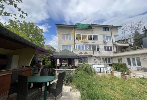 Обява за имот 1021431, Площ: 840 м<sup>2</sup>, Цена: 860000 EUR - Апартаменти Варна Евксиноград