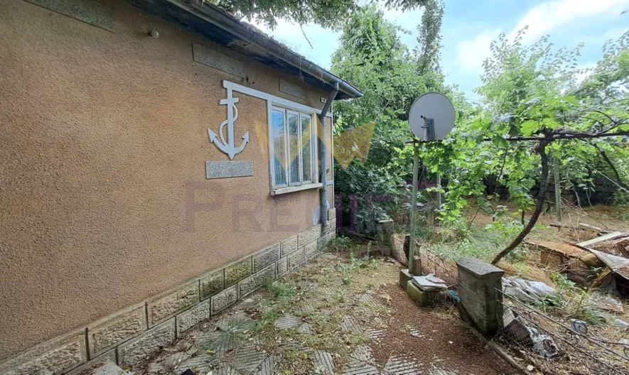 House for Sale in Kochmar Village, Dobrich Region -  - snimka 2 - Imoti Premier
