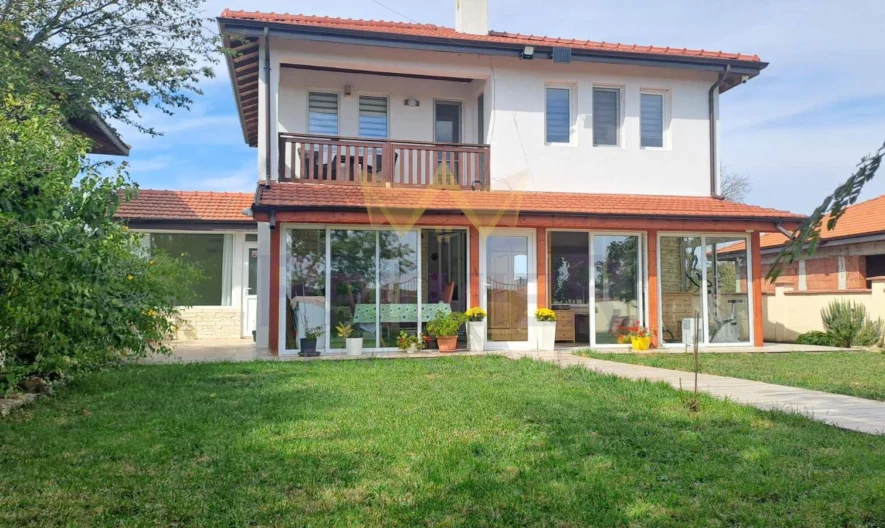 House for sale in the village of Sokolovo, Balchik - - snimka 1 - Imoti Premier