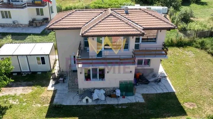 House priced like a three-room apartment, 20 minutes from the center of the city of Varna -  - snimka 1 - Imoti Premier