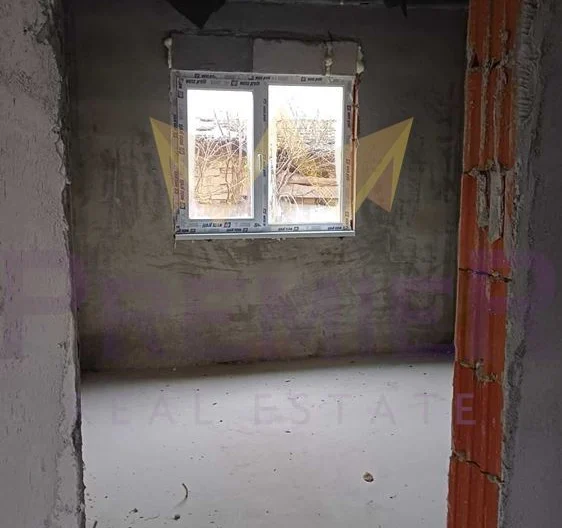 House with a spacious yard and excellent location in the town of Dolni Chiflik, Varna region -  - snimka 5 - Imoti Premier
