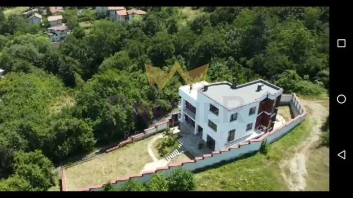 House with modern architecture in the town of Bankya -  - snimka 10 - Imoti Premier