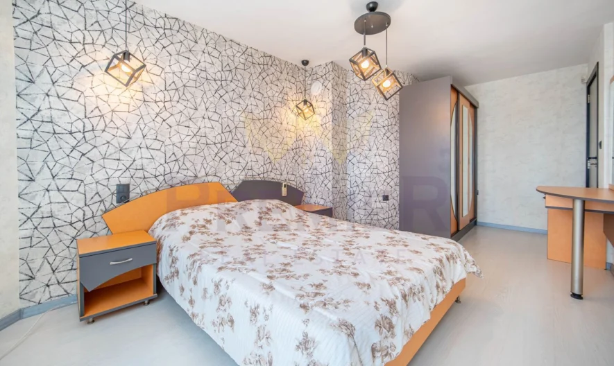 🏡 IDEAL CITY CENTER | 170 SQ.M. | 4 BEDROOMS | GARAGE | MINUTES FROM THE SEA GARDEN -  - snimka 12 - Imoti Premier