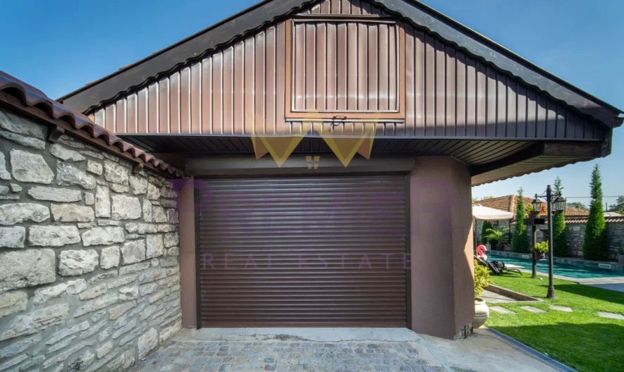 Имноти Премиер Ви  представяме уникален имот – къща в рустикален стил, разположена в град Девня. -  - снимка 12 - Имоти Премиер