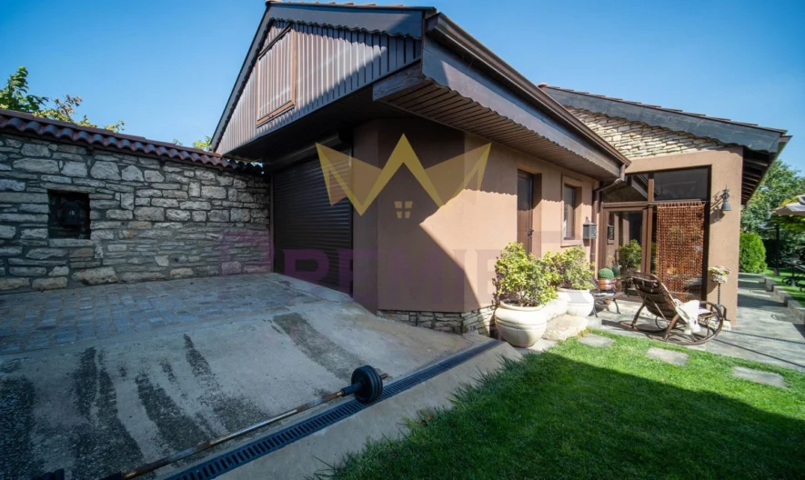 Имноти Премиер Ви  представяме уникален имот – къща в рустикален стил, разположена в град Девня. -  - снимка 14 - Имоти Премиер