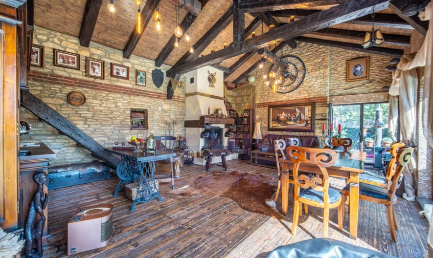 Имноти Премиер Ви  представяме уникален имот – къща в рустикален стил, разположена в град Девня. -  - снимка 16 - Имоти Премиер