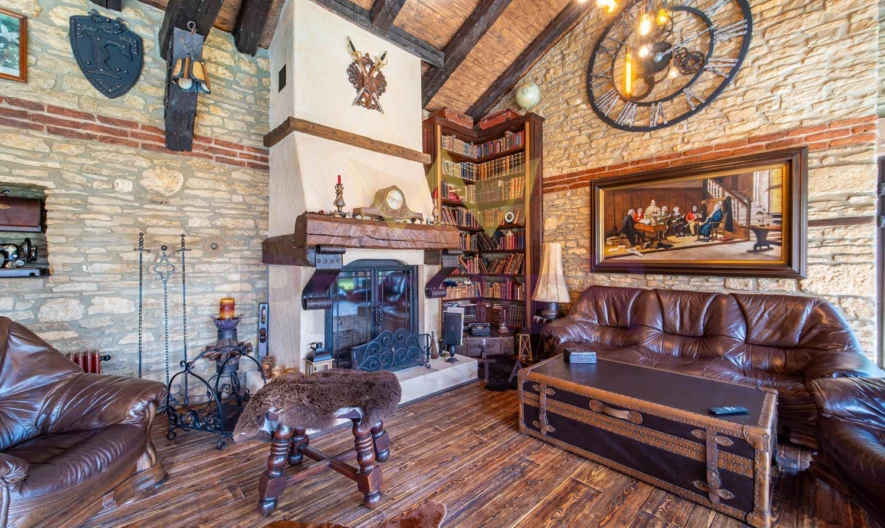 Имноти Премиер Ви  представяме уникален имот – къща в рустикален стил, разположена в град Девня. -  - снимка 18 - Имоти Премиер