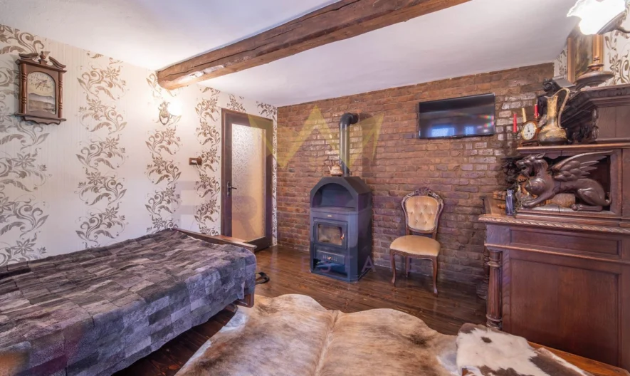 Имноти Премиер Ви  представяме уникален имот – къща в рустикален стил, разположена в град Девня. -  - снимка 23 - Имоти Премиер