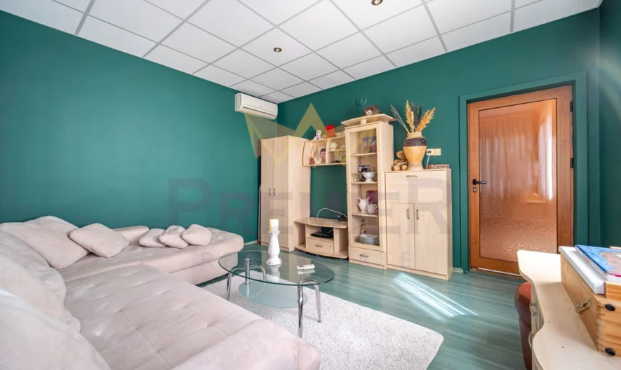 Имноти Премиер Ви  представяме уникален имот – къща в рустикален стил, разположена в град Девня. -  - снимка 34 - Имоти Премиер