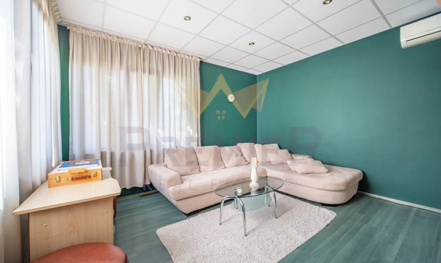 Имноти Премиер Ви  представяме уникален имот – къща в рустикален стил, разположена в град Девня. -  - снимка 35 - Имоти Премиер