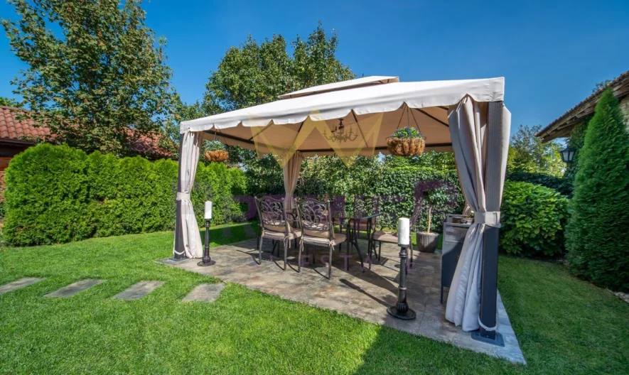 Имноти Премиер Ви  представяме уникален имот – къща в рустикален стил, разположена в град Девня. -  - снимка 37 - Имоти Премиер