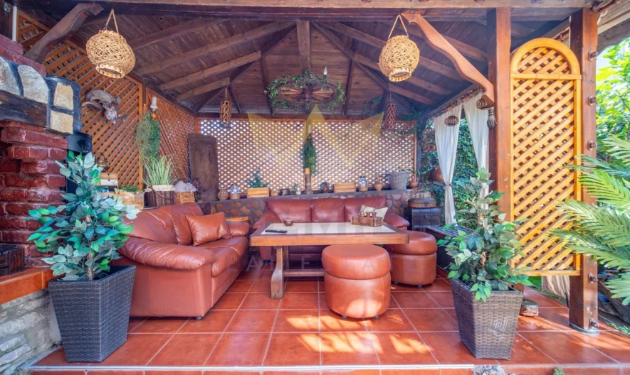 Имноти Премиер Ви  представяме уникален имот – къща в рустикален стил, разположена в град Девня. -  - снимка 7 - Имоти Премиер