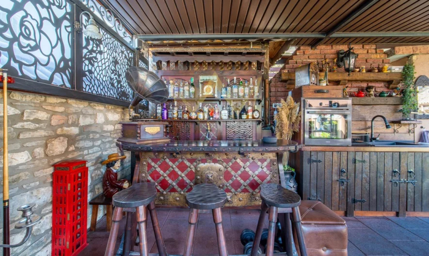 Имноти Премиер Ви  представяме уникален имот – къща в рустикален стил, разположена в град Девня. -  - снимка 9 - Имоти Премиер