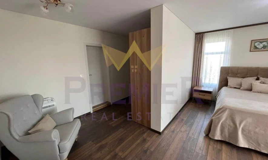 Имоти ПРЕМИЕР Предлага за продажба Уникална триетажна къща в близост до морския бряг - - снимка 12 - Имоти Премиер