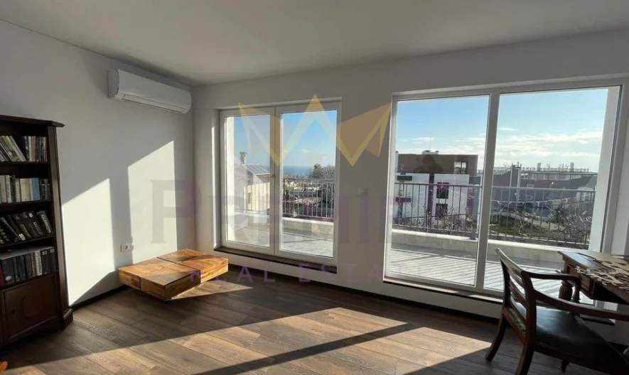 Имоти ПРЕМИЕР Предлага за продажба Уникална триетажна къща в близост до морския бряг - - снимка 15 - Имоти Премиер