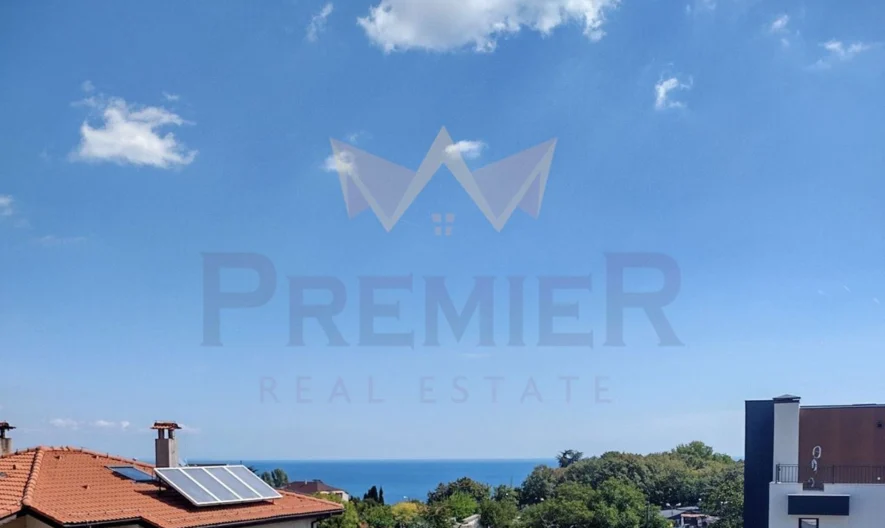 Имоти ПРЕМИЕР Предлага за продажба Уникална триетажна къща в близост до морския бряг - - снимка 3 - Имоти Премиер