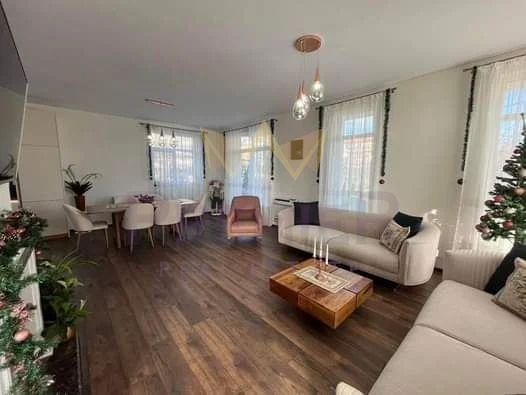 Имоти ПРЕМИЕР Предлага за продажба Уникална триетажна къща в близост до морския бряг - - снимка 5 - Имоти Премиер