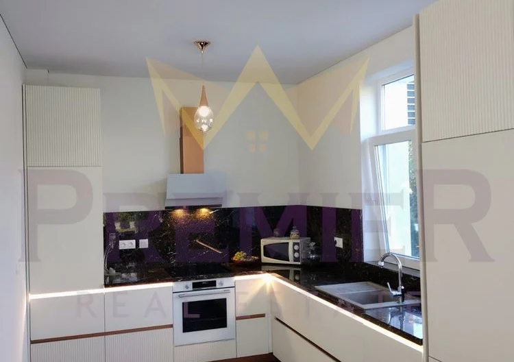 Имоти ПРЕМИЕР Предлага за продажба Уникална триетажна къща в близост до морския бряг - - снимка 9 - Имоти Премиер