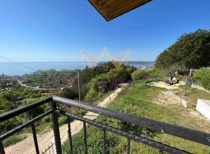 Имоти Премиер представя на вашето внимание двуетажна къща с уникална 180-градусова панорамна гледка към морето, разположена - - снимка 10 - Имоти Премиер