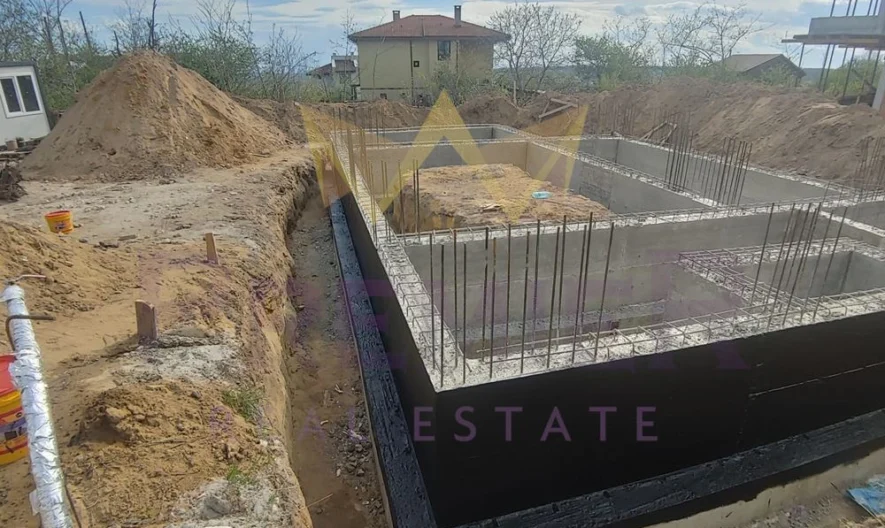 Имоти Премиер представя на вашето внимание двуетажнa къщa в м-т Боровец-Юг. Всеки дом е с РЗП 169.1 кв.м и следното разпреде - - снимка 3 - Имоти Премиер