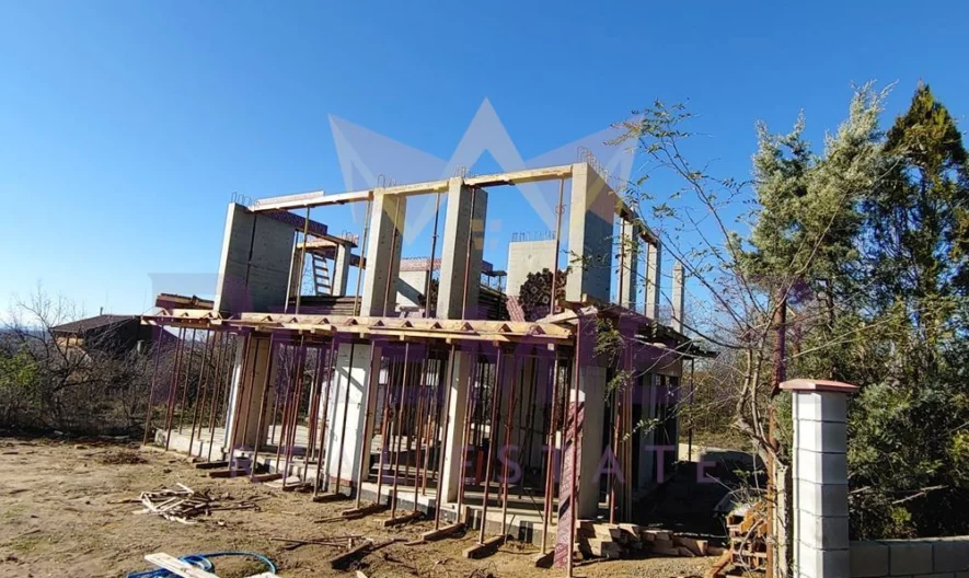 Имоти Премиер представя на вашето внимание двуетажнa къщa в м-т Боровец-Юг. Всеки дом е с РЗП 169.1 кв.м и следното разпреде - - снимка 8 - Имоти Премиер