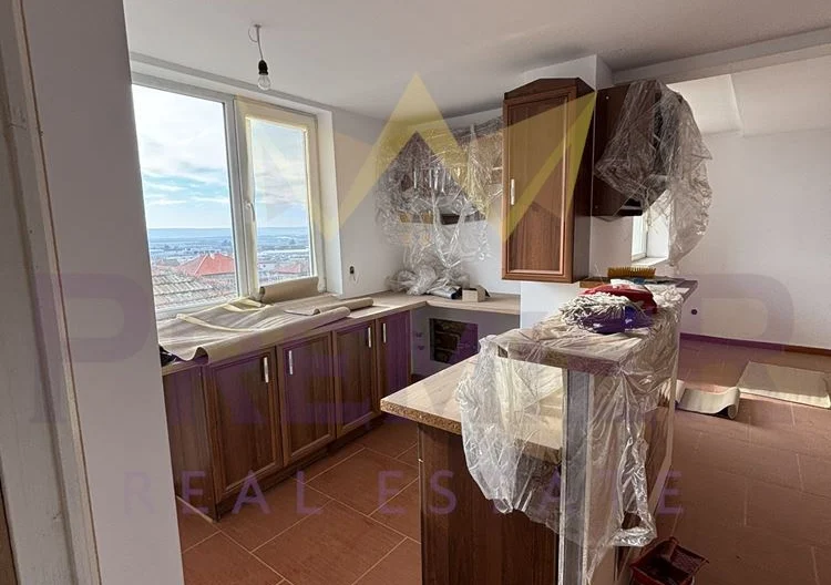 Имоти Премиер продава два етажа от къща в гр. Аксаково -  - снимка 1 - Имоти Премиер