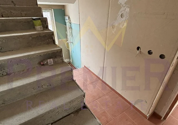 Имоти Премиер продава два етажа от къща в гр. Аксаково -  - снимка 13 - Имоти Премиер