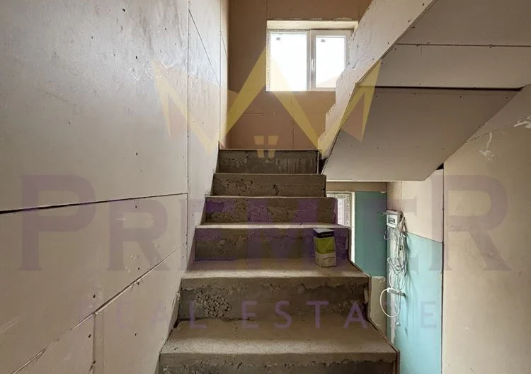 Имоти Премиер продава два етажа от къща в гр. Аксаково -  - снимка 14 - Имоти Премиер