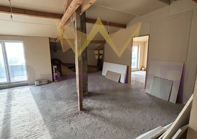 Имоти Премиер продава два етажа от къща в гр. Аксаково -  - снимка 16 - Имоти Премиер