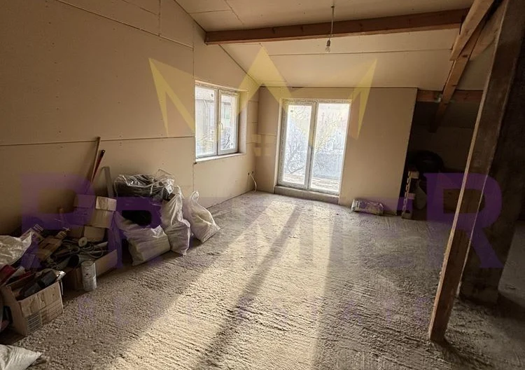 Имоти Премиер продава два етажа от къща в гр. Аксаково -  - снимка 20 - Имоти Премиер