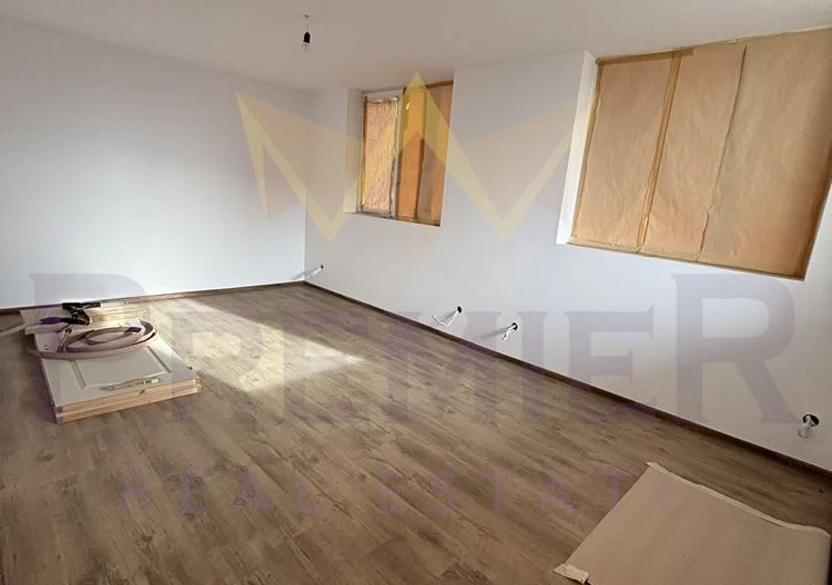 Имоти Премиер продава два етажа от къща в гр. Аксаково -  - снимка 3 - Имоти Премиер