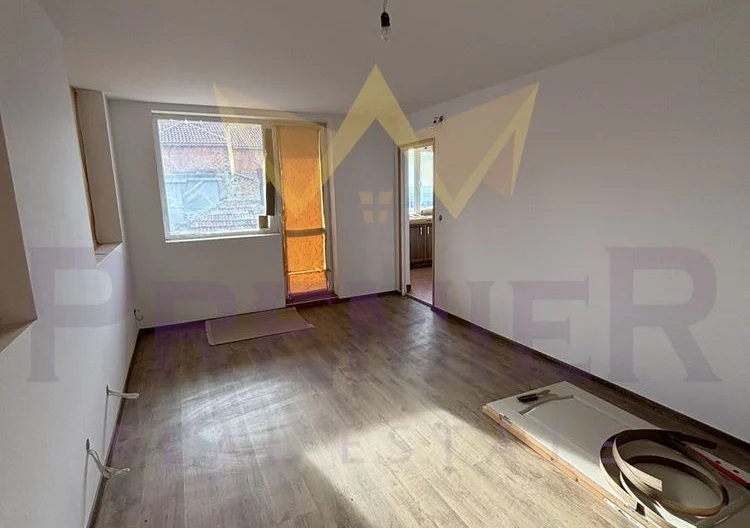 Имоти Премиер продава два етажа от къща в гр. Аксаково -  - снимка 5 - Имоти Премиер