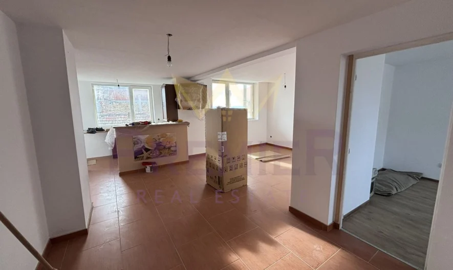 Имоти Премиер продава два етажа от къща в гр. Аксаково -  - снимка 5 - Имоти Премиер