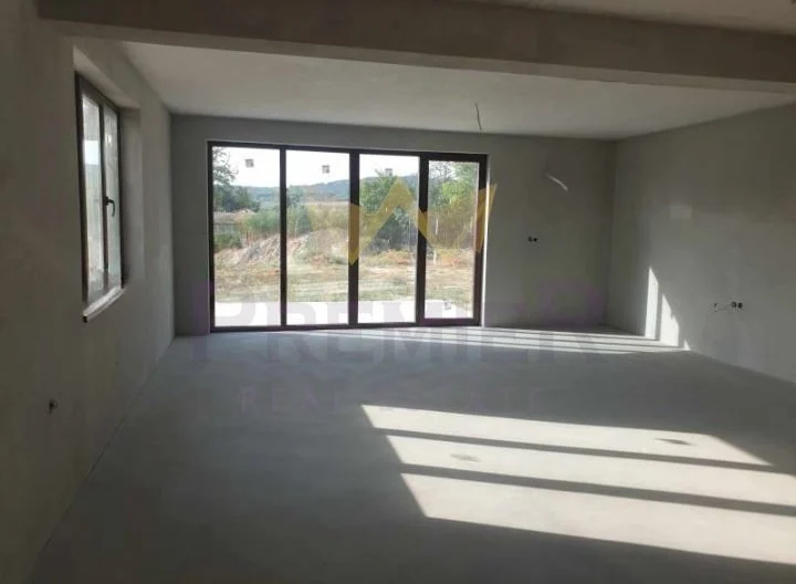 Имоти Премиер продава двуетажна къща в с. Генерал Кантарджиево. - - снимка 4 - Имоти Премиер