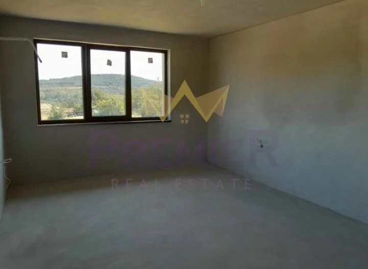 Имоти Премиер продава двуетажна къща в с. Генерал Кантарджиево. - - снимка 8 - Имоти Премиер