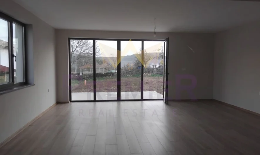 Имоти Премиер продава двуетажна къща в с. Генерал Кантарджиево. -  - снимка 9 - Имоти Премиер