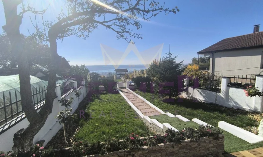 Имоти Премиер продава прекрасна триетажна къща с панорамна гледка в гр. Варна! -  - снимка 10 - Имоти Премиер