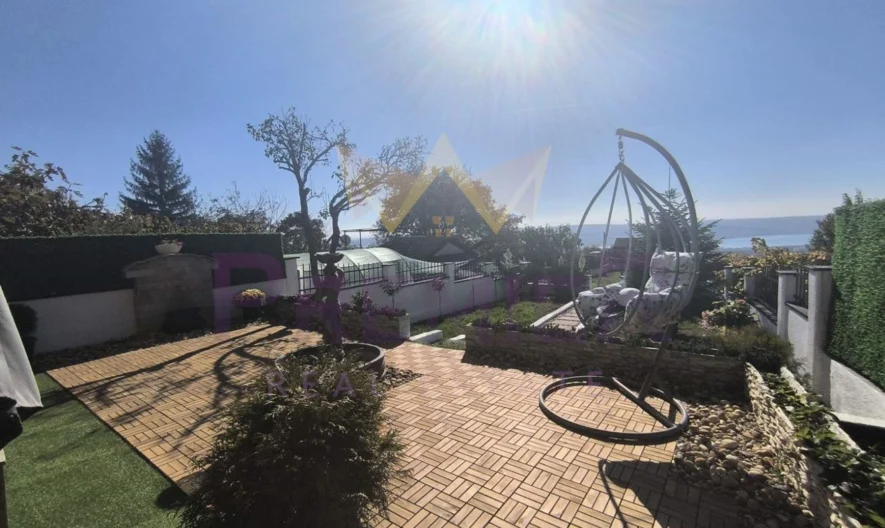 Имоти Премиер продава прекрасна триетажна къща с панорамна гледка в гр. Варна! - - снимка 13 - Имоти Премиер