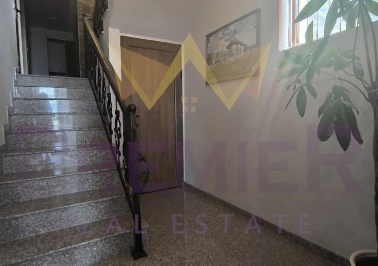 Имоти Премиер продава прекрасна триетажна къща с панорамна гледка в гр. Варна! - - снимка 14 - Имоти Премиер