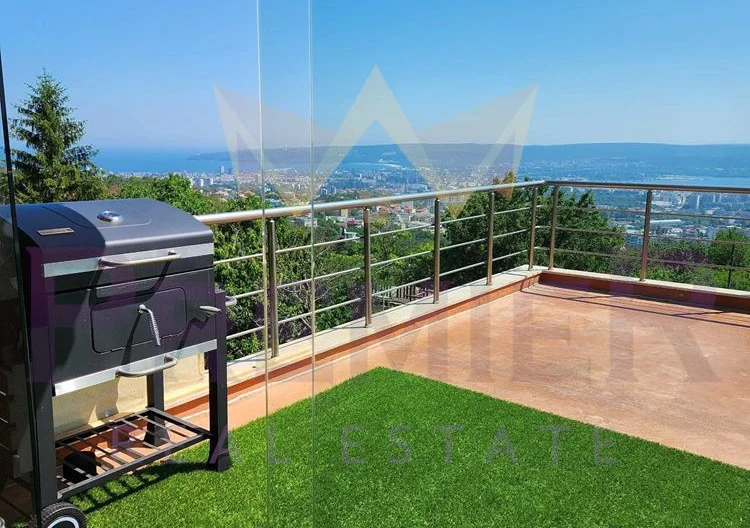 Имоти Премиер продава прекрасна триетажна къща с панорамна гледка в гр. Варна! - - снимка 2 - Имоти Премиер