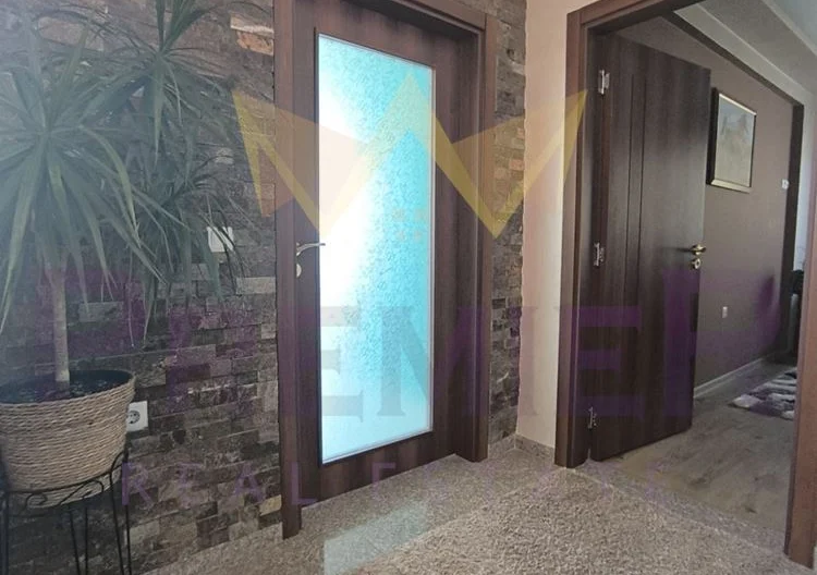 Имоти Премиер продава прекрасна триетажна къща с панорамна гледка в гр. Варна! - - снимка 21 - Имоти Премиер