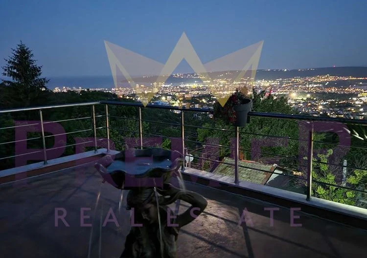 Имоти Премиер продава прекрасна триетажна къща с панорамна гледка в гр. Варна! - - снимка 3 - Имоти Премиер