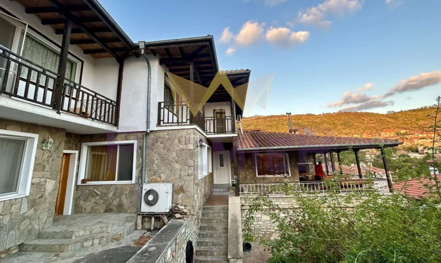 Impressive two-storey house in the town of Balchik -  - snimka 2 - Imoti Premier