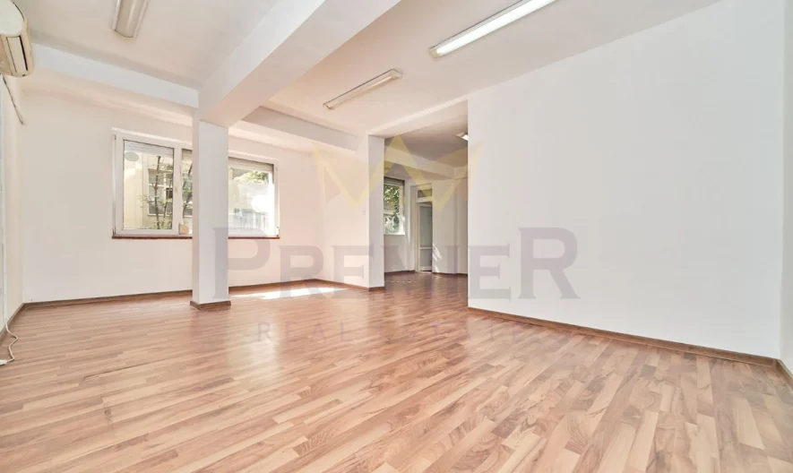 Интересен имот с множество възможности / район Лятно кино Тракия - - снимка 1 - Имоти Премиер